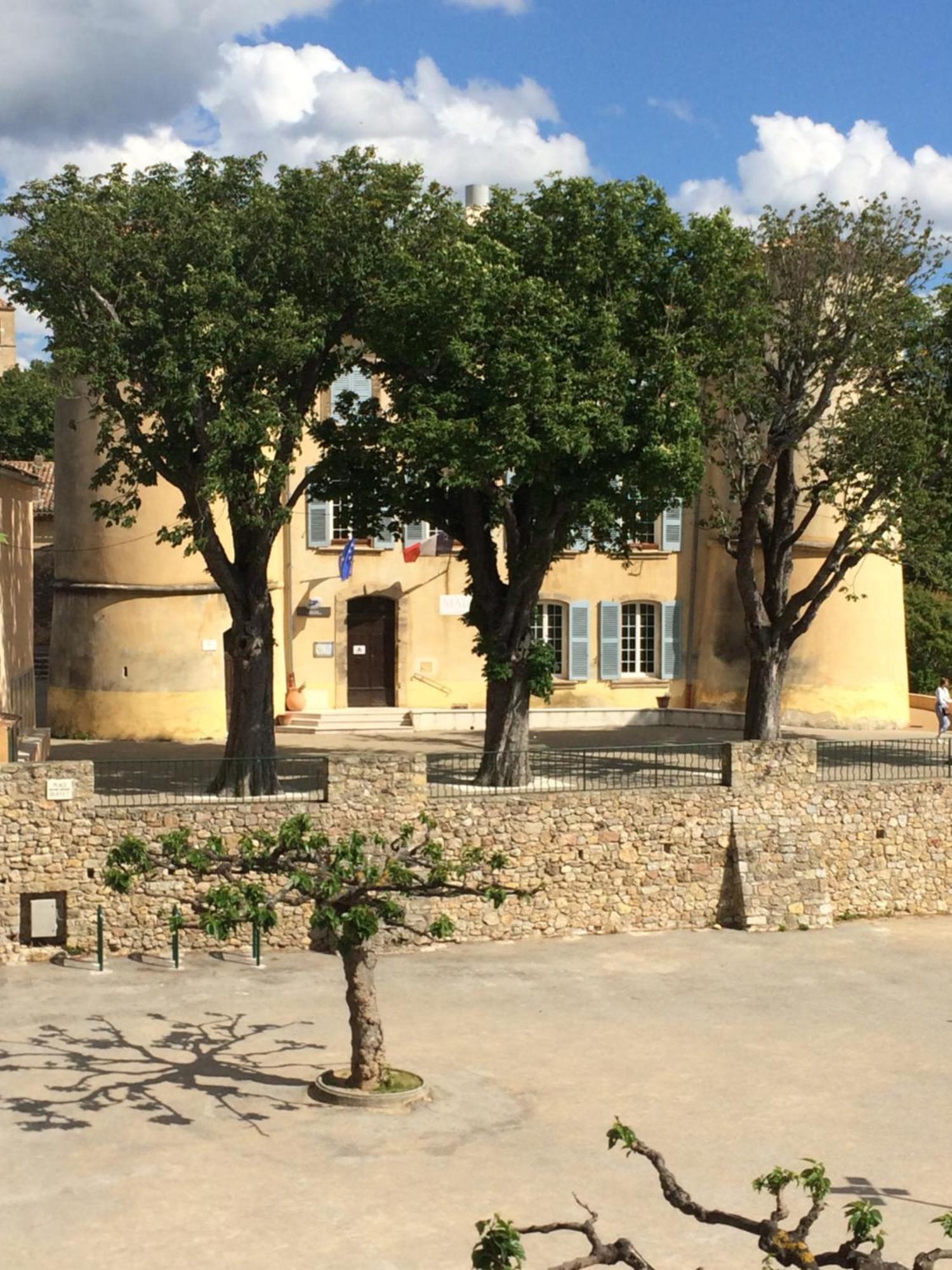 Au Coeur Du Village Provencal Tourtour Luaran gambar
